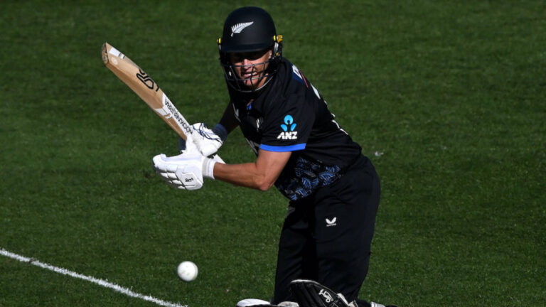 England Bowl First in T20I Series Opener Against New Zealand at Derby