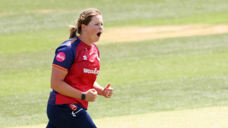 Grace Scrivens fifty sets up Essex in Headingley thriller – Grace Scrivens Shines as Essex Edge Yorkshire in Headingley Thriller