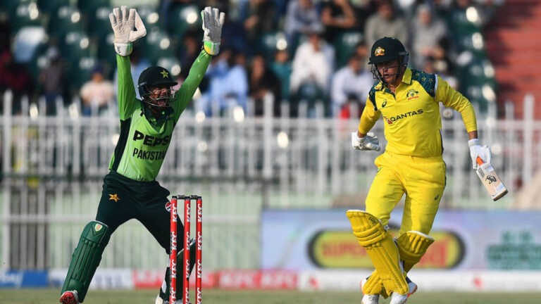 Pakistan bowl; Australia bring in Zampa for Stanlake in Lahore ODI
